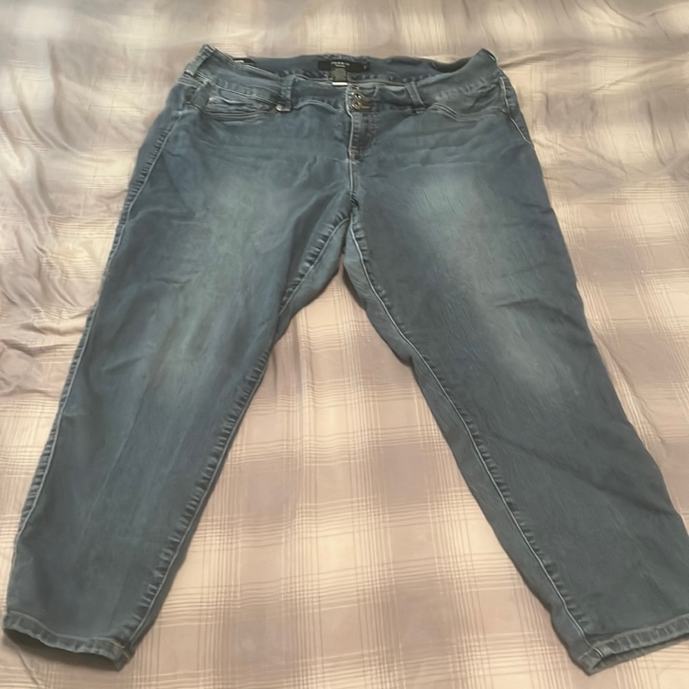 Torrid denim 3 button high rise skinny jeans, gently used